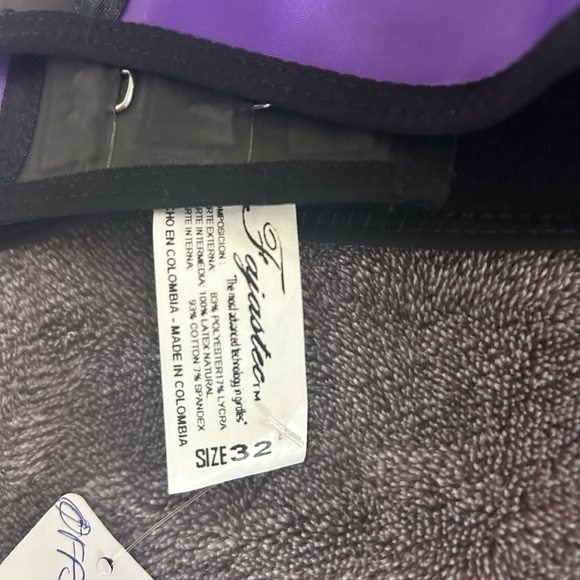 training Corset, waist Cincher,Girdle, torso,latex Clothing, active, hip clipart - Picture 4 of 4